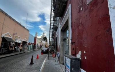 Esquivar andamios y escombros